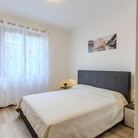 Daniela By Interhome